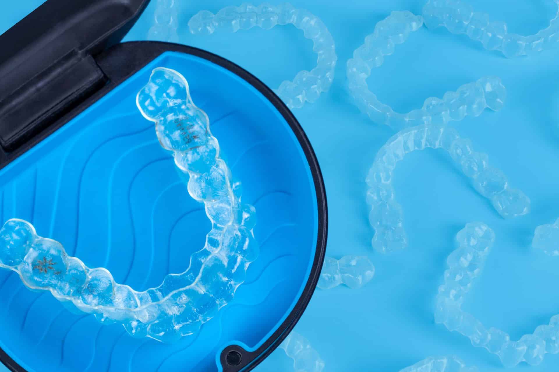 διαφανείς νάρθηκες Invisalign